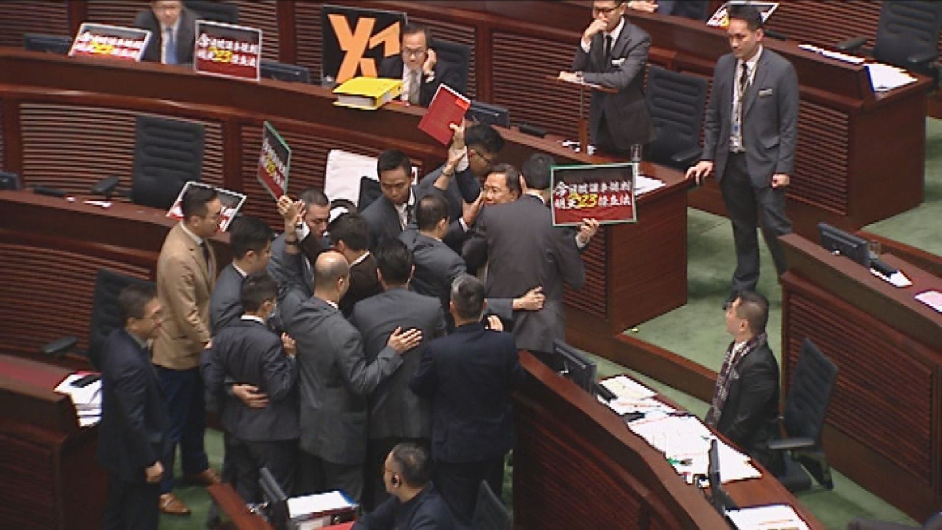 議員被逐離場或被禁參與日後會議