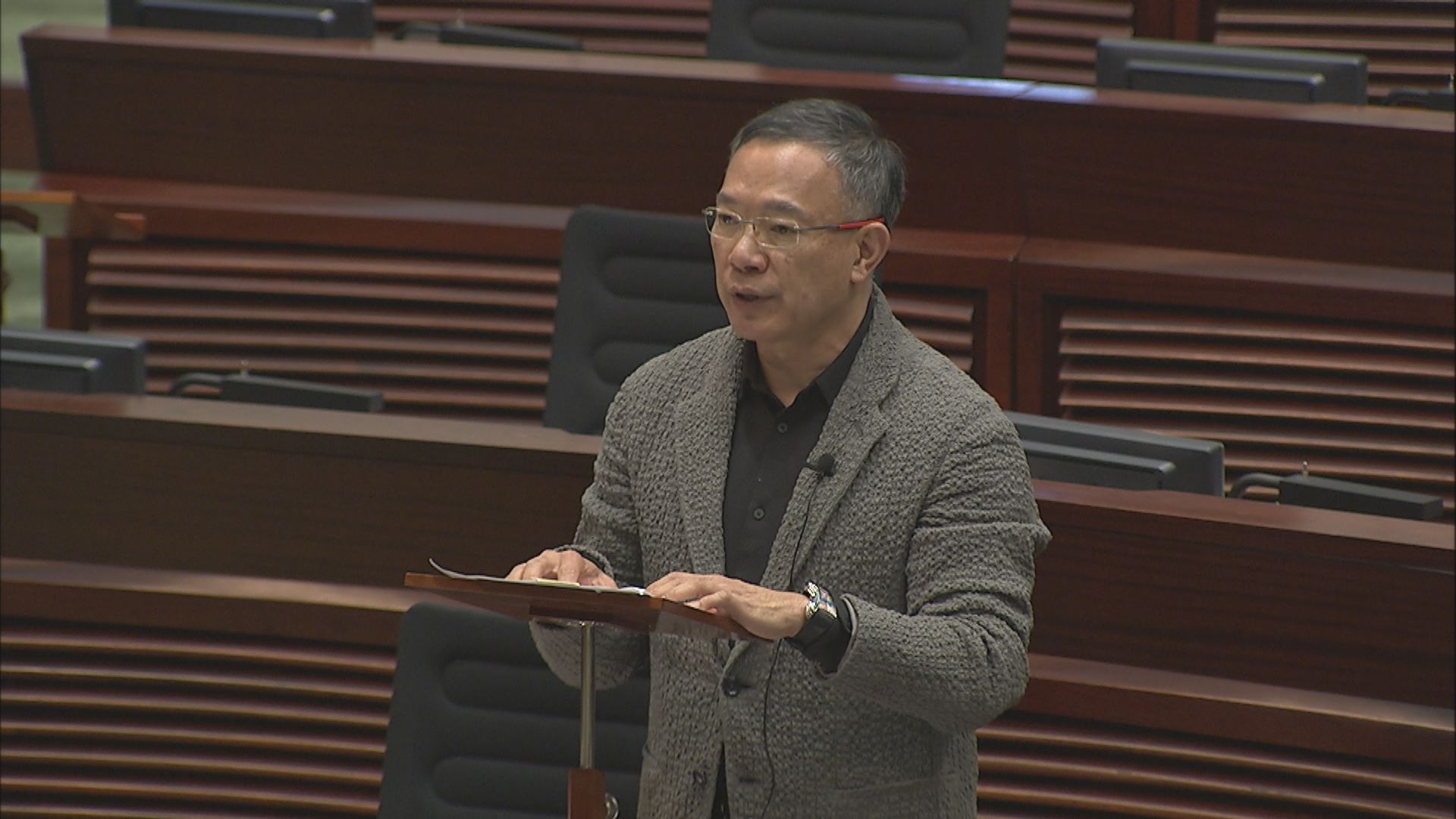 議事規則委員會主席謝偉俊否認是趁民主派不在議會而修改議事規則