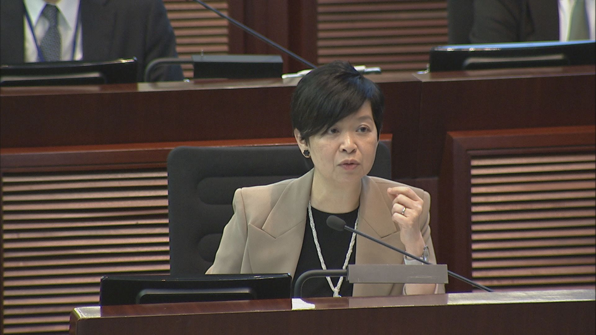 議員質疑簡約公屋重用價值說法前後不一　房屋局：視乎標書設計