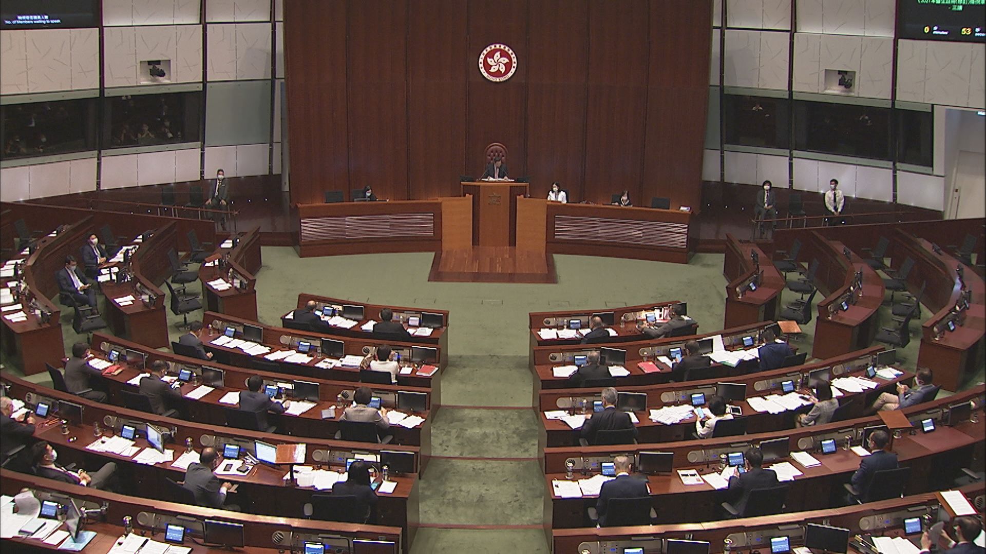 立法會三讀通過禁止電子煙加熱煙　黃定光：政府出爾反爾