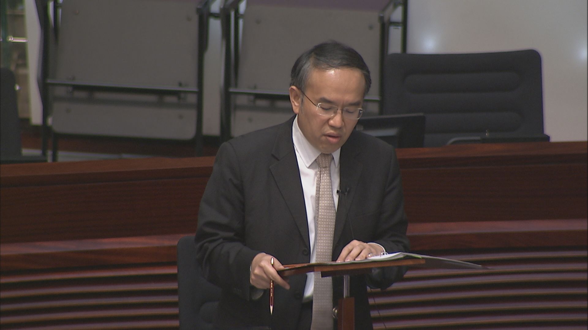 許正宇：海關會針對價格異常低之香煙進行調查