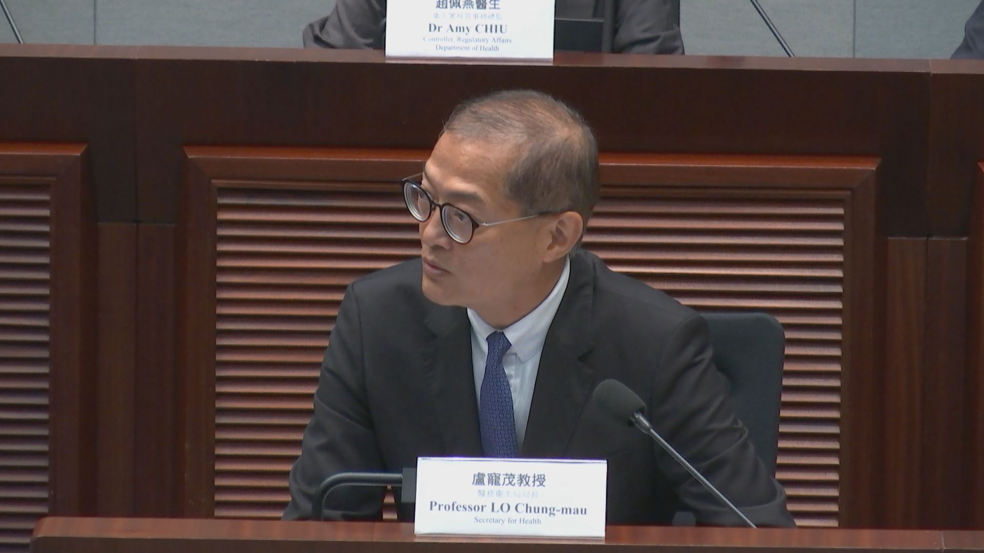 盧寵茂鼓勵市民齊瞪餐廳內吸煙者 共建控煙文化