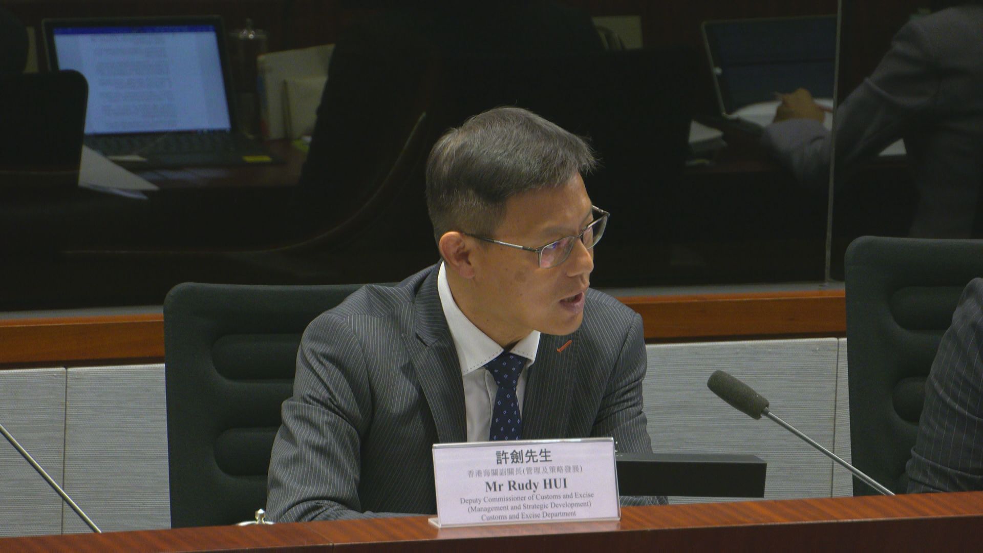 控煙十招｜議員關注完稅煙標籤增加成本　當局指不是大數目將由煙草商承擔