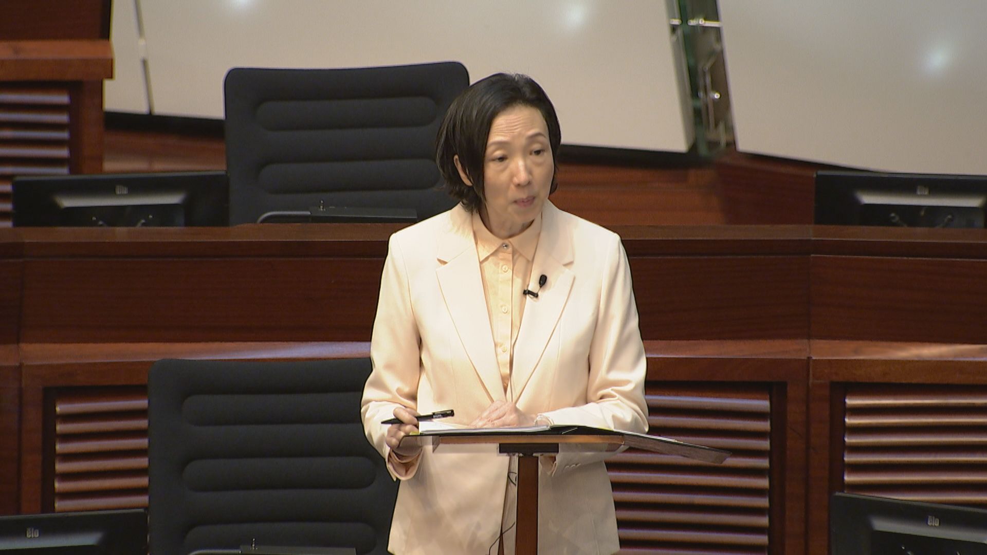 張培剛：屋邨私煙「點心紙」問題仍猖獗　范婉雯：若房署人員發現會報警