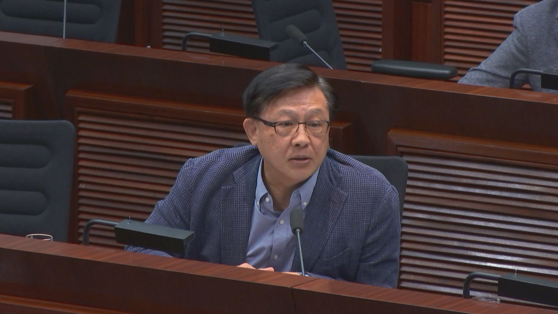 何君堯冀准本港青年自願當兵　曾國衞：會向內地部委反映