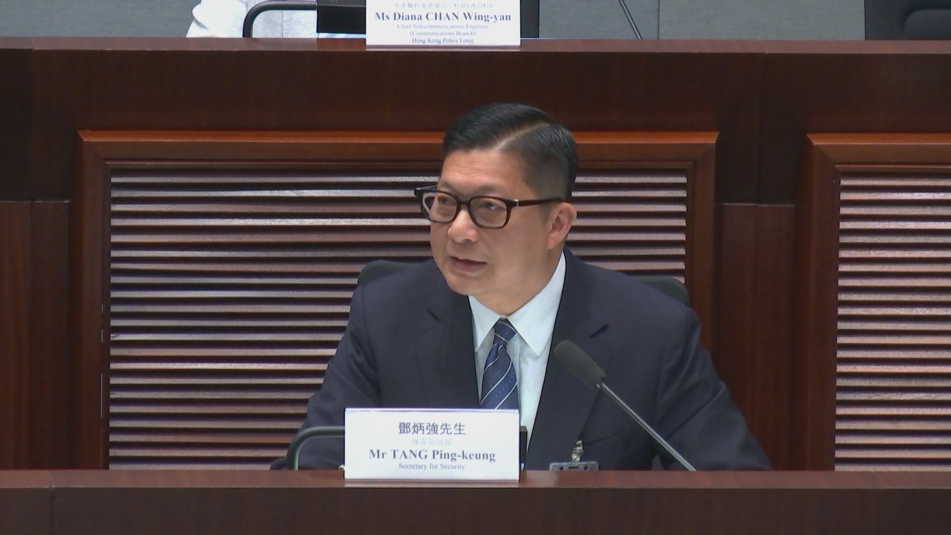 警方直接採購新一代通訊系統　鄧炳強稱基於國安考慮度身訂造