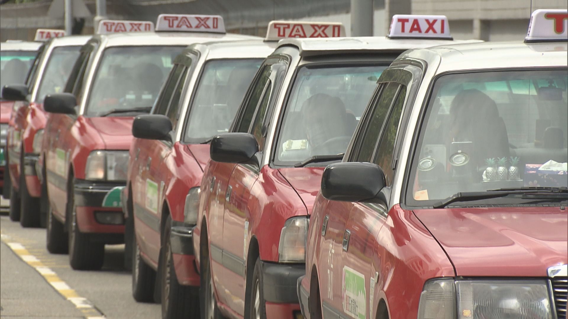 政府建議的士增六座位設車隊制