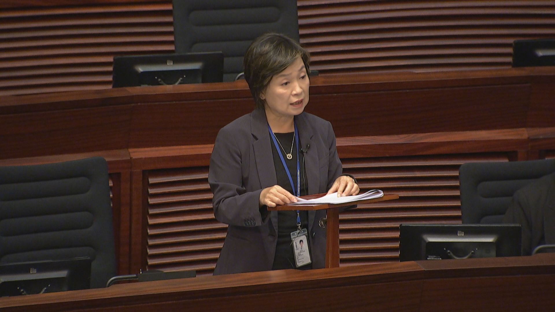 立法會通過教師專業發展議員議案促當局提供支援　蔡若蓮：保持跟前線教師溝通