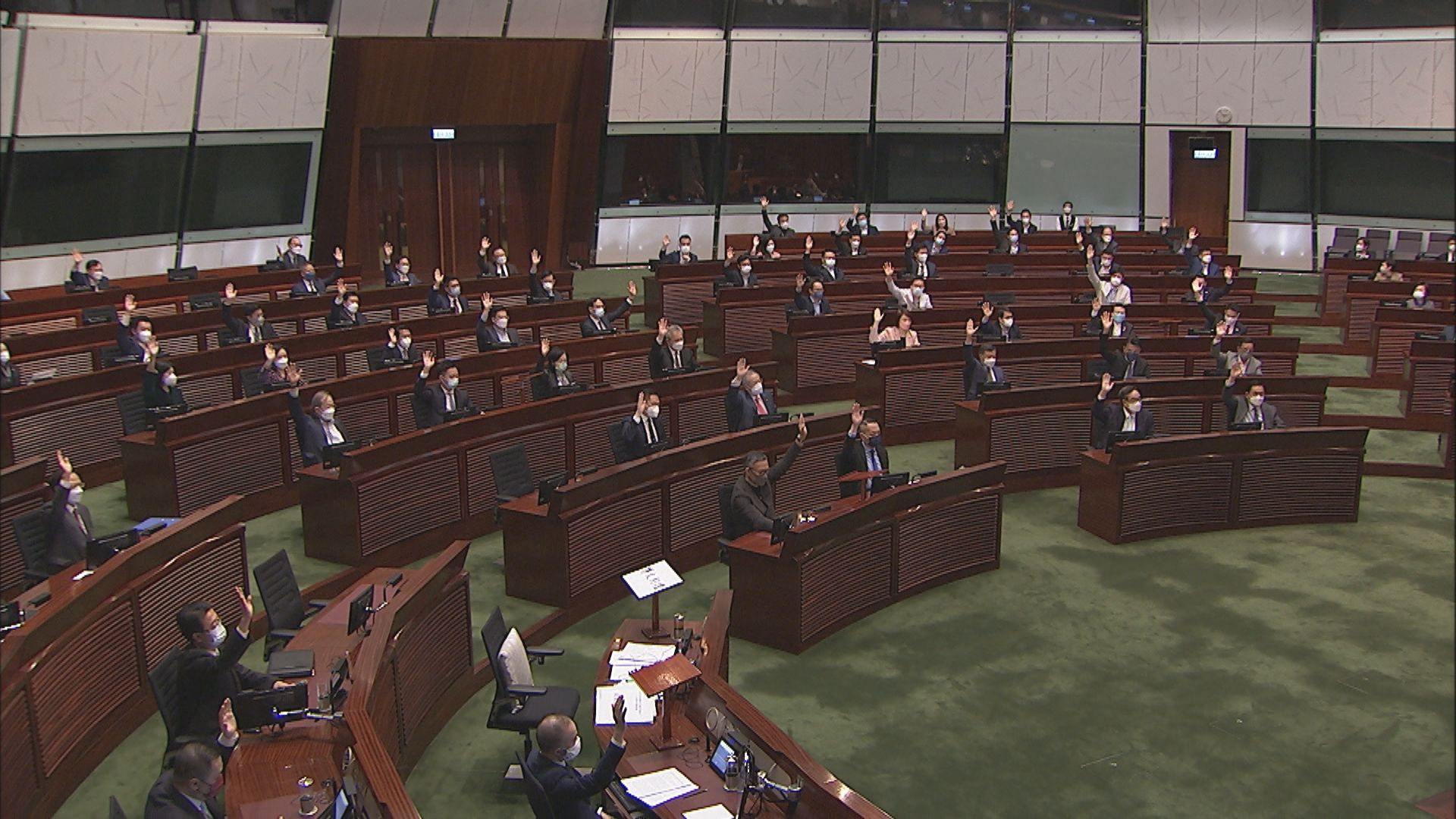 立法會通過今屆政府首份施政報告致謝議案