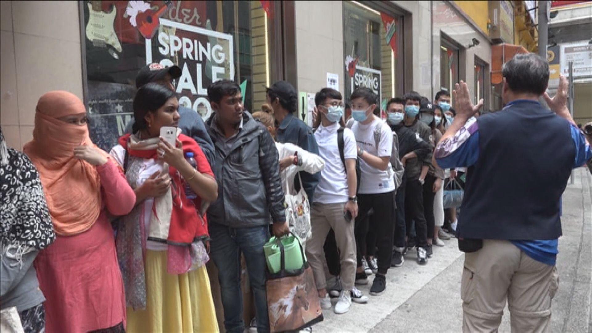 打擊黃牛黨　政府擬逐步降內部認購門票比例