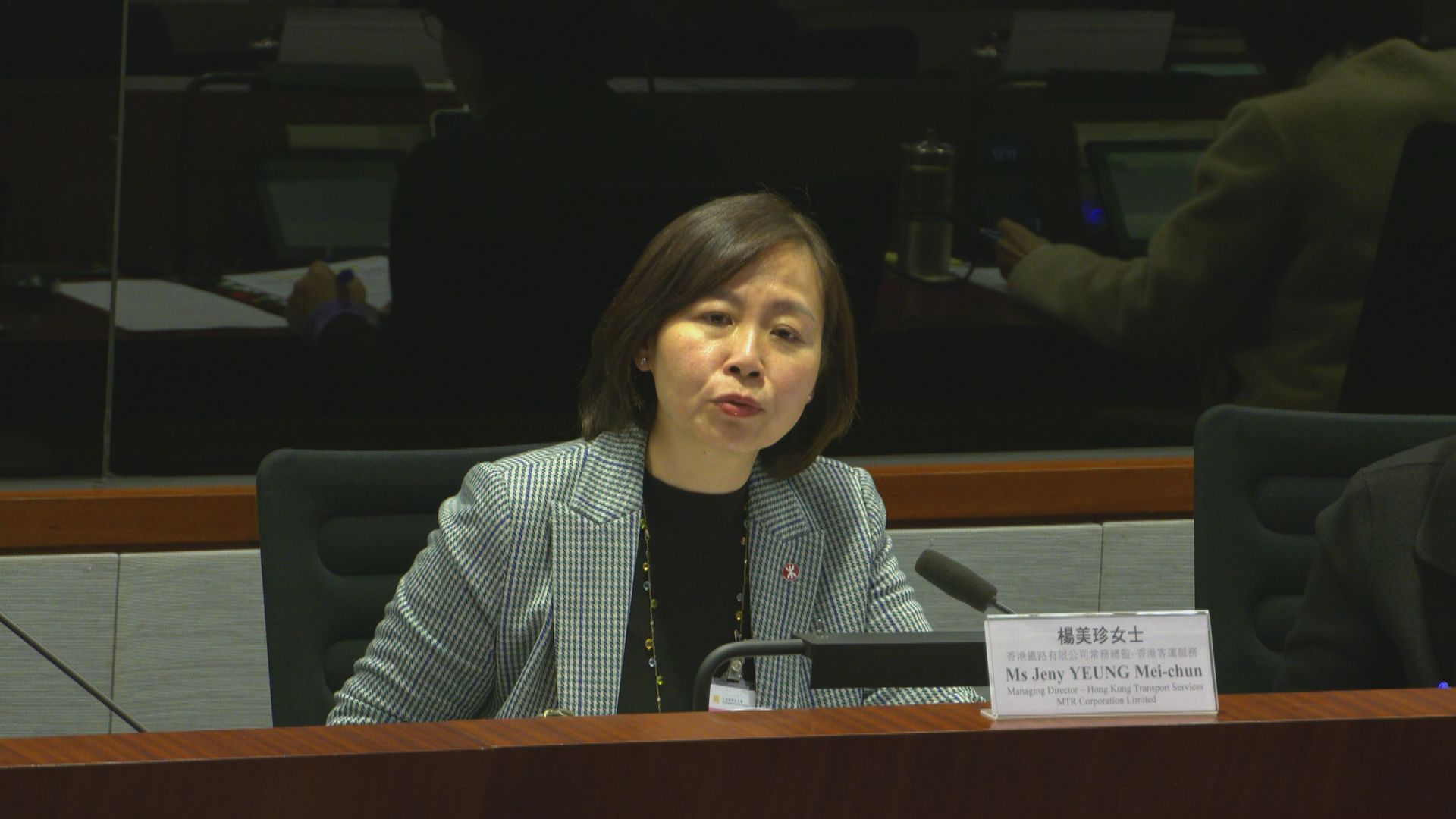 議員批港鐵一意孤行將部分路線客務服務外判　港鐵承諾不裁員