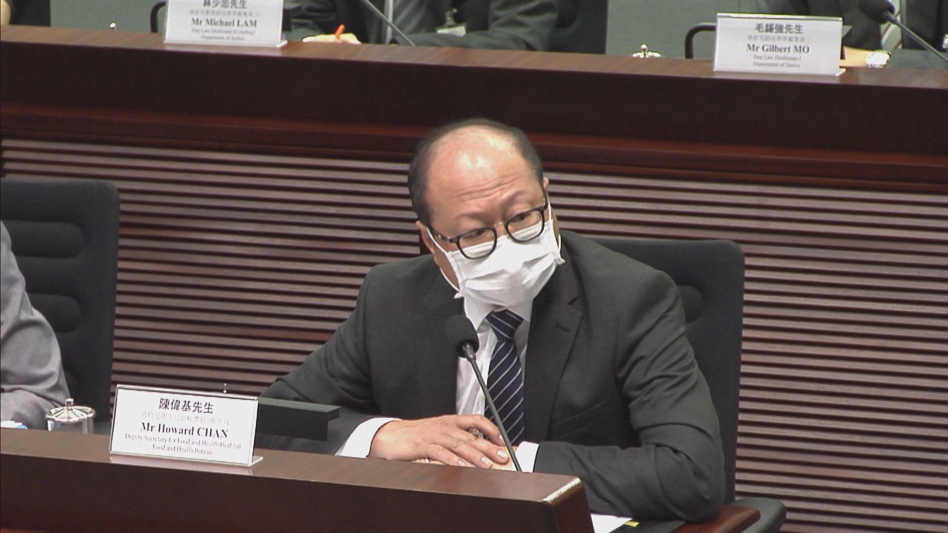 內地澳門抵港人士強制檢疫周日屆滿　食衞局：三地傾向逐步放寬