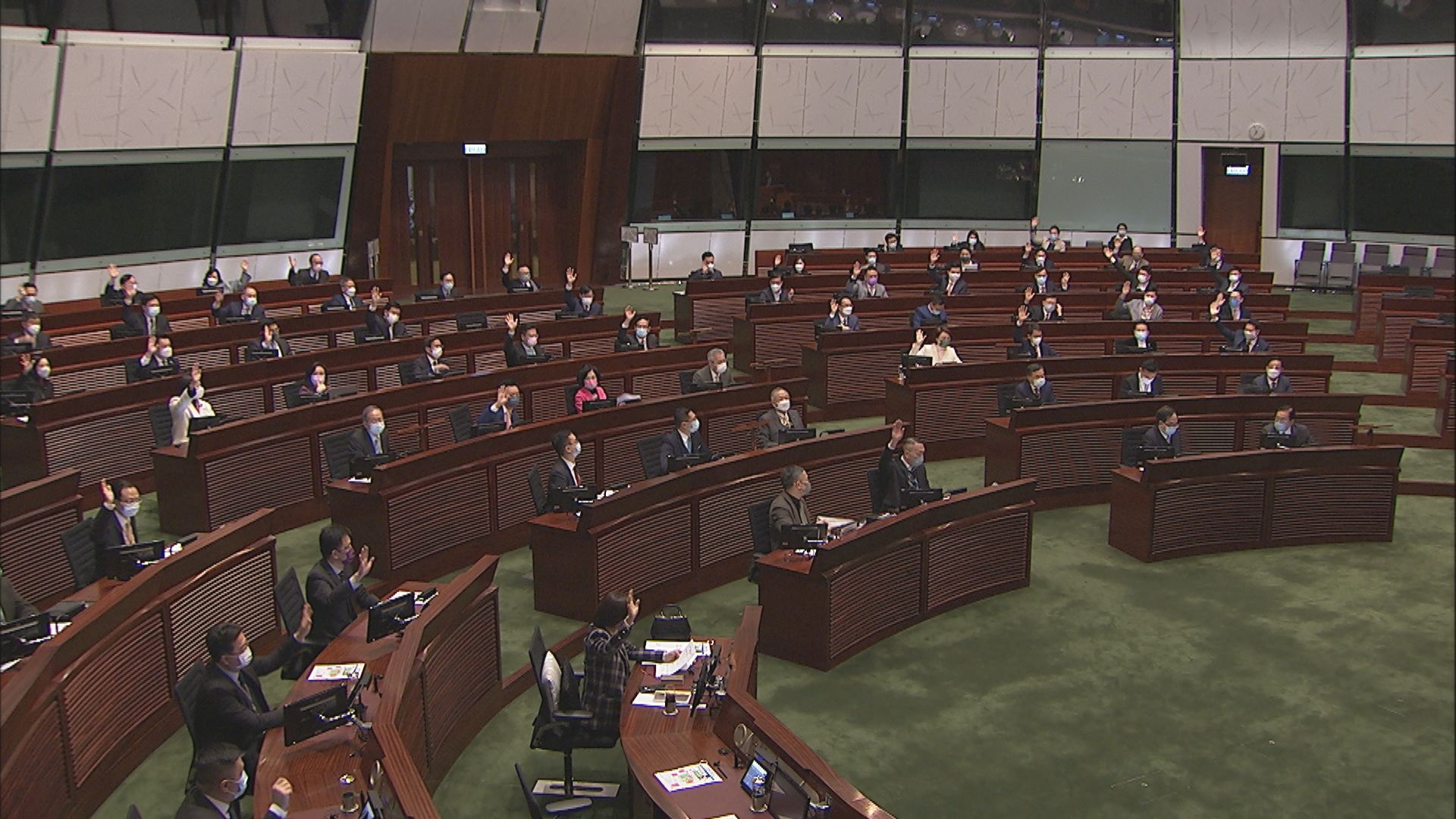 立法會辯論有關通關議案　多人促追究國泰責任