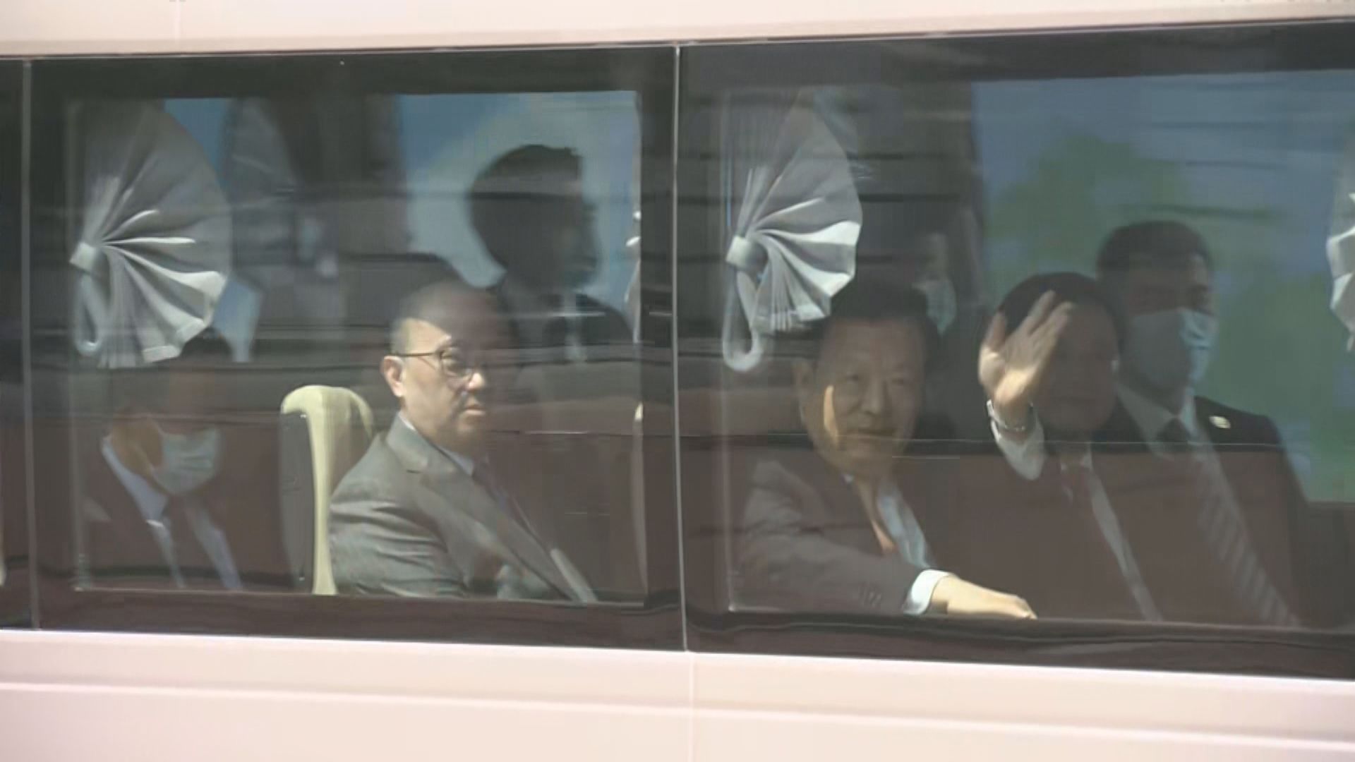 夏寶龍到立法會與全體議員會面　有議員冀區議會以民主方式產生