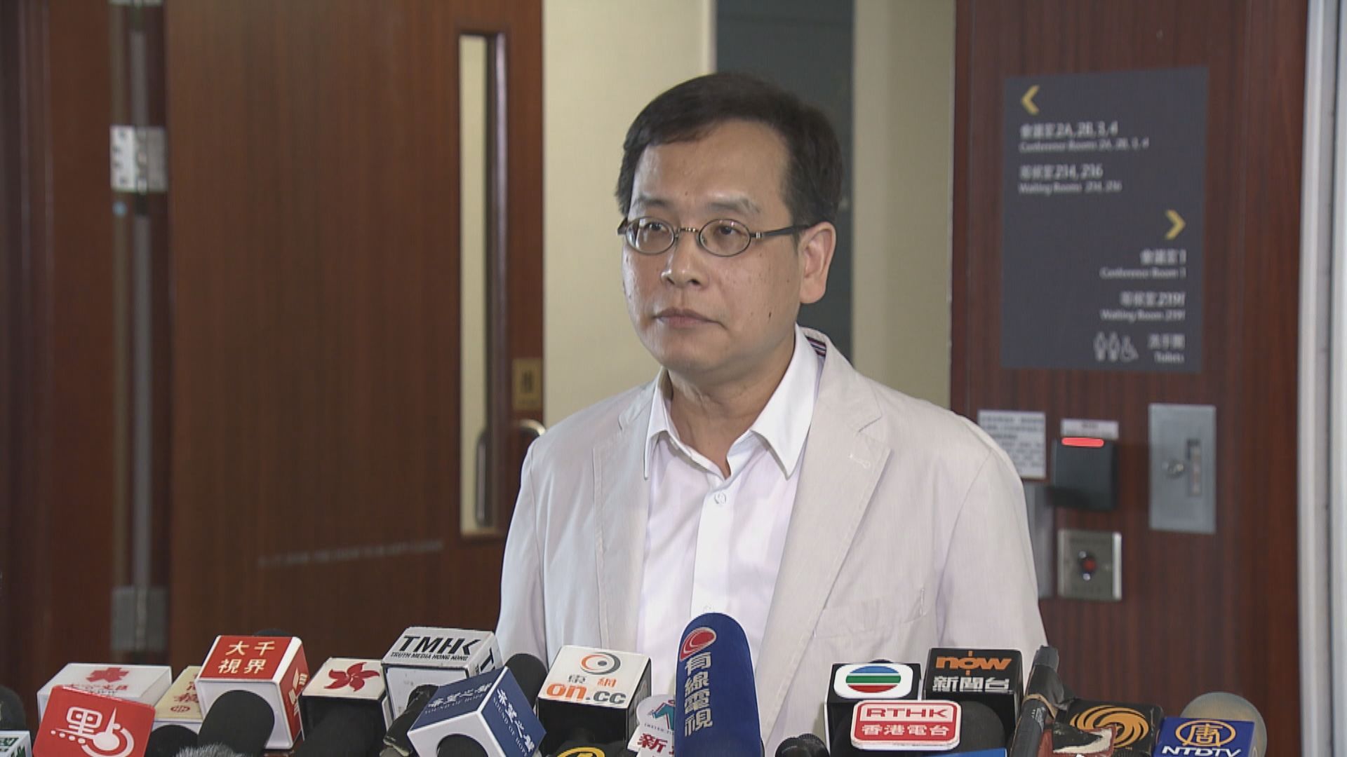 葉建源質疑教育局撥款六千萬暑期閱讀計劃涉利益輸送