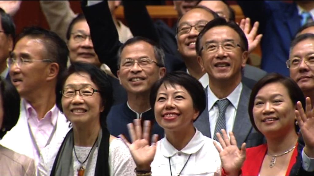 曾鈺成臨別肺腑之言祝福香港