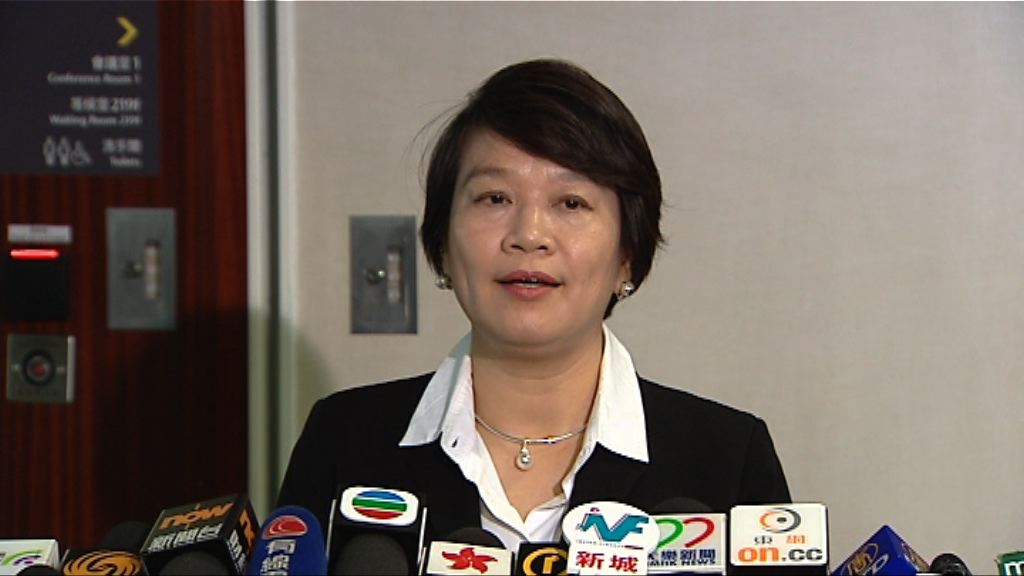 鄭松泰倒插國旗及區旗　梁美芬：將邀專家作供