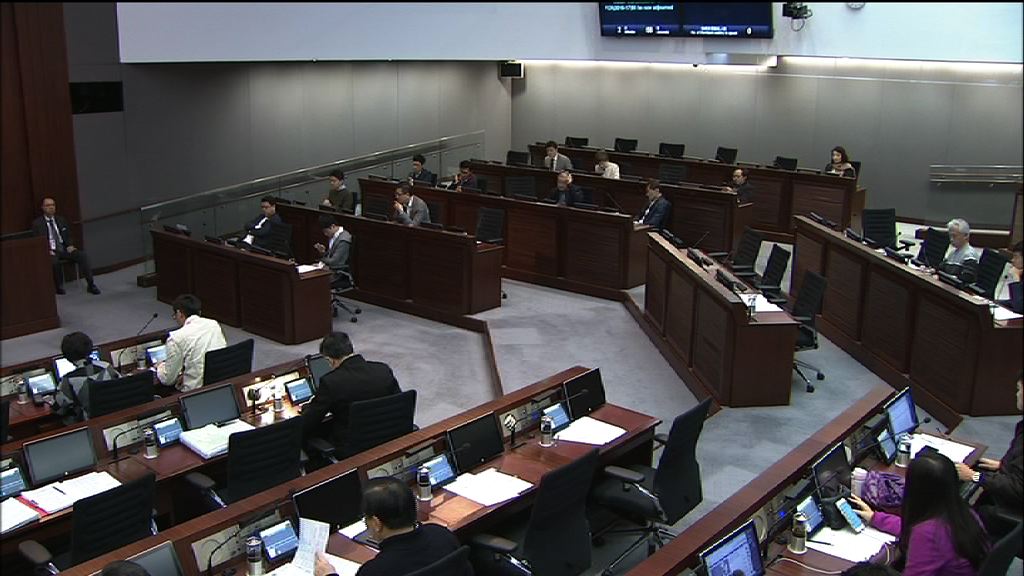 財會審議撥款　梁國雄提出休會待續被否決