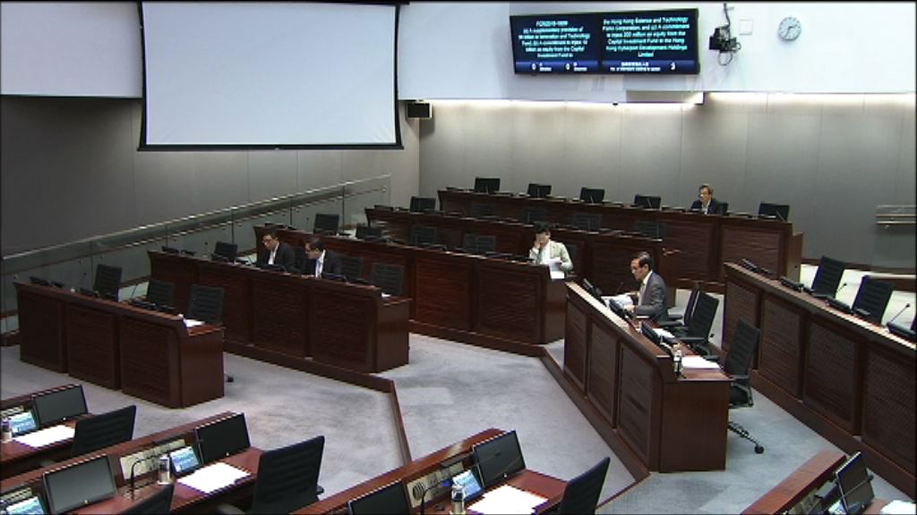 暑假前餘四次財會　公務員加薪排第四