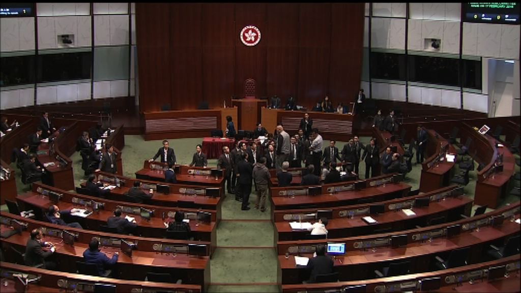 立法會財委會會議提早結束