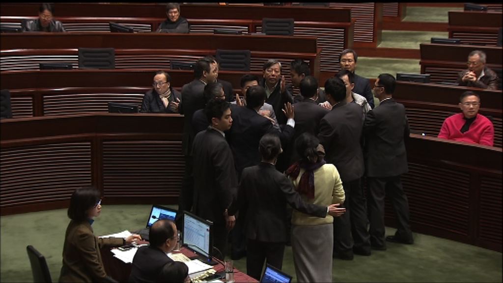 陳鑑林：將徵詢議員在三月加會繼續審議撥款