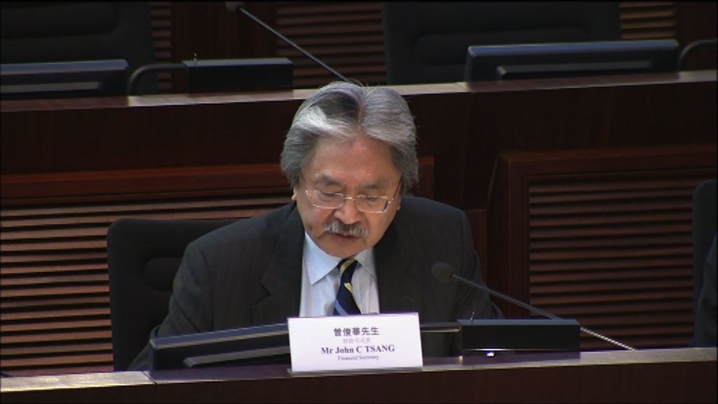 曾俊華不回應四名被覆核宣誓議員提問