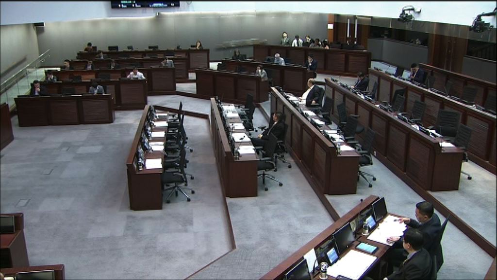 審議高官加薪建議　許智峯被指冒犯被逐