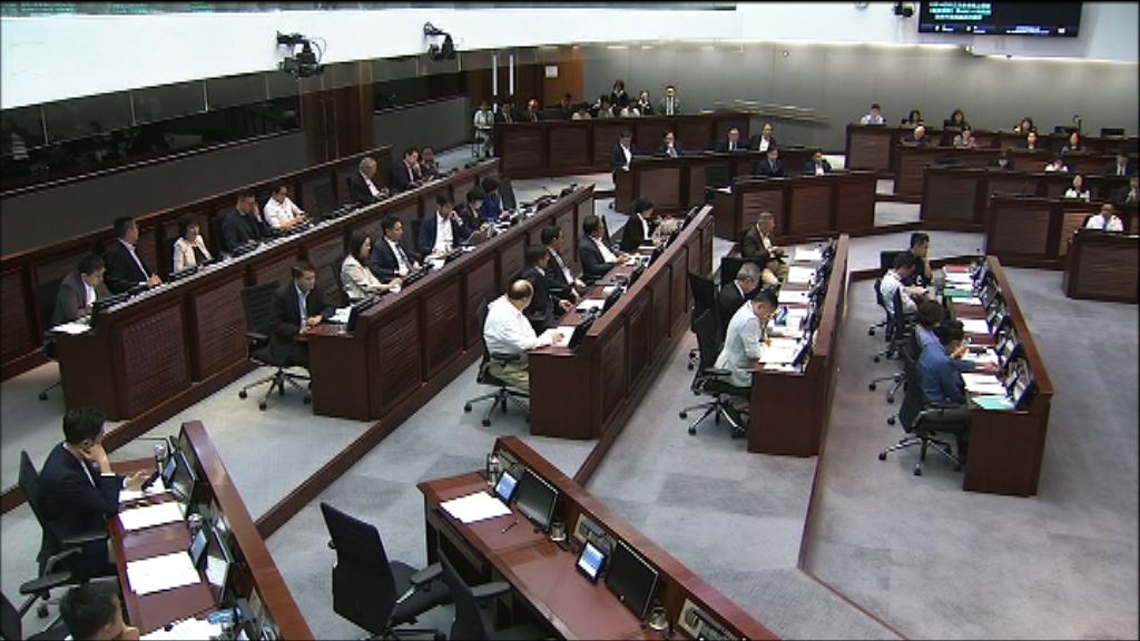 譴責何君堯議案　建制派斥無聊表明反對