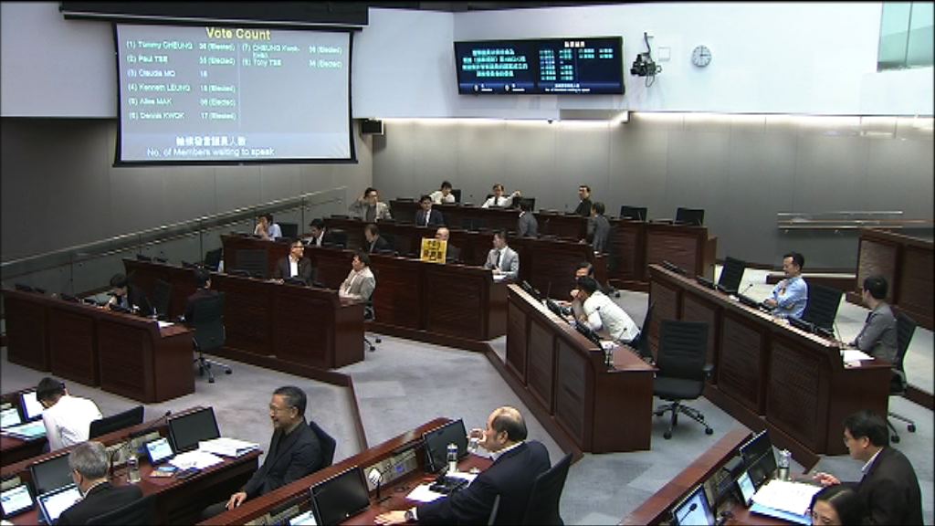 內會選出七人查許智峯涉搶手機