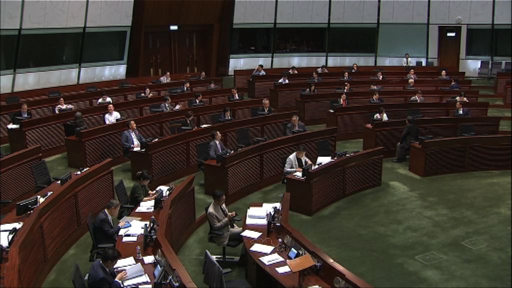 立法會通過要求政府取消強積金對沖