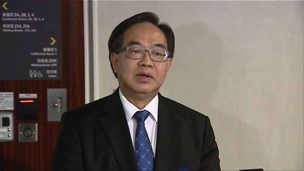 盧偉國：持英國護照因工作需要