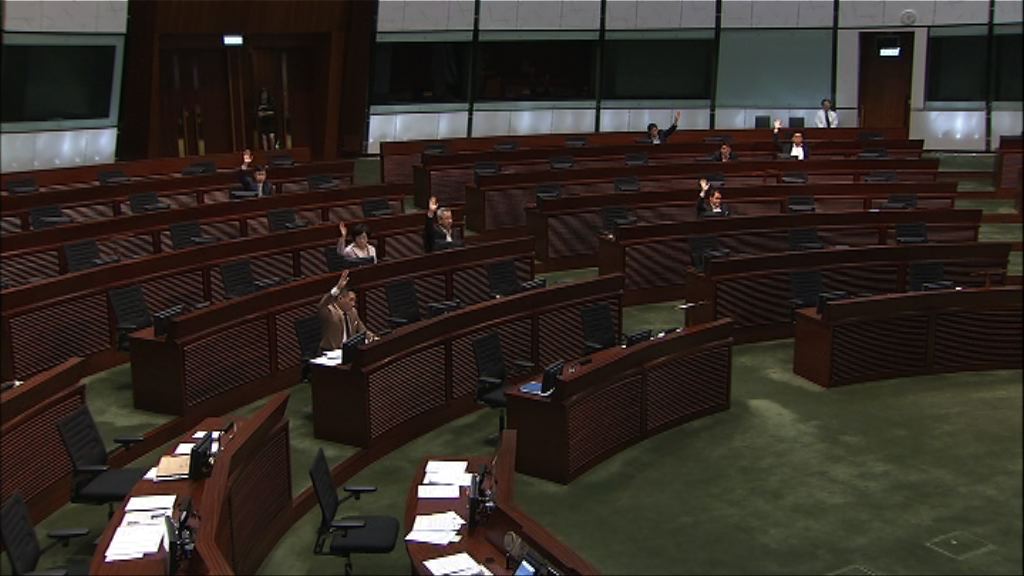 立法會三讀通過小巴增至19座