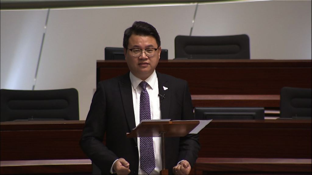 民主派批政府迫議員棄小巴增至20座方案