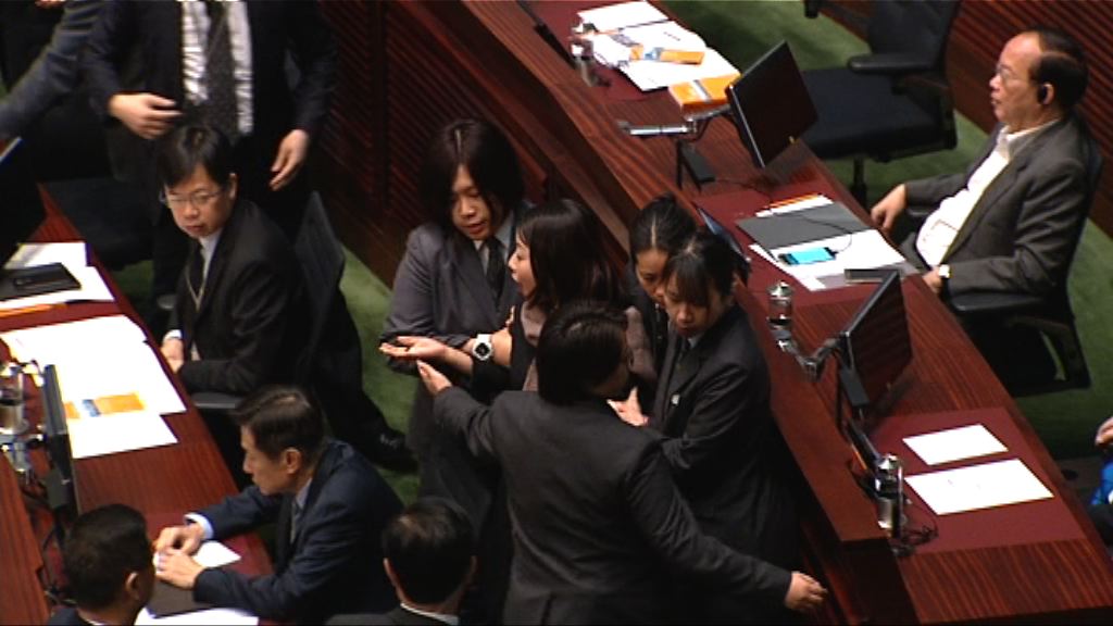 立法會答問大會　僅五建制派議員曾提問