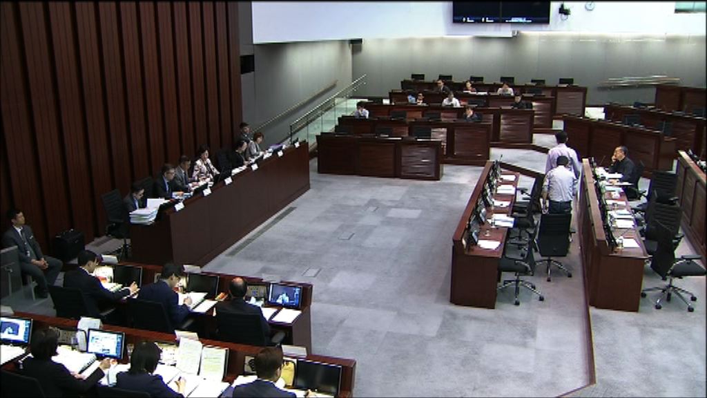 一地兩檢草案完成審議一半條文