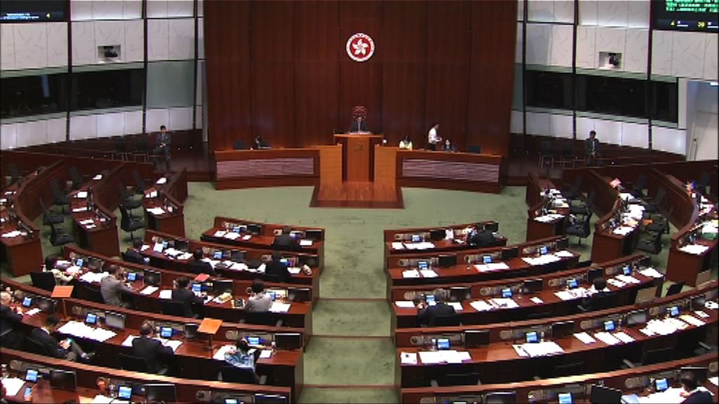 泛民要求中止待續一地兩檢條例草案