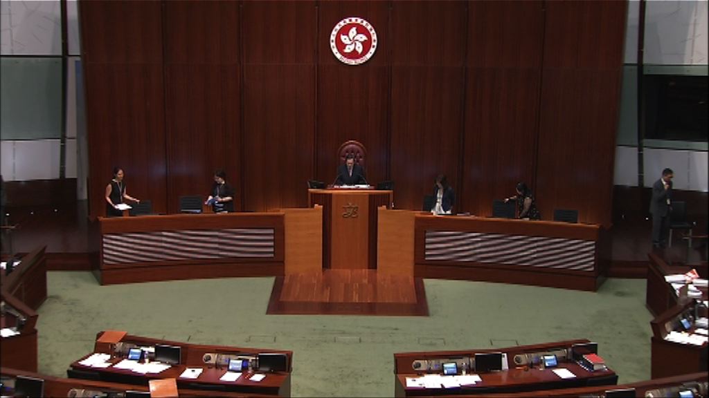 政府反對所有議員提出的修正案