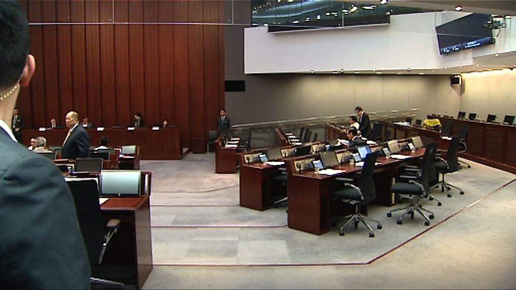 葉劉淑儀：民主派拒入會議廳導致流會