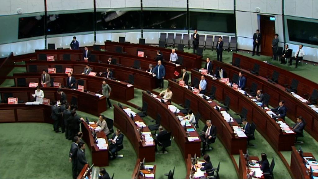 立法會審議議員提出一地兩檢修正案