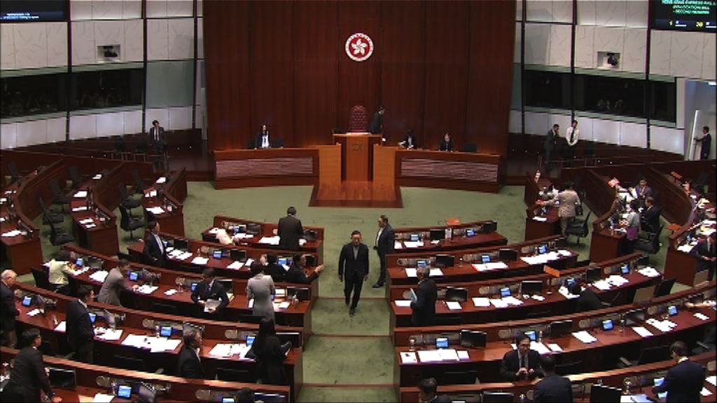 立法會休會前未能二讀通過一地兩檢草案
