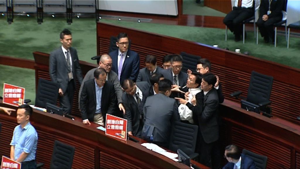 梁君彥停止議員發言惹不滿