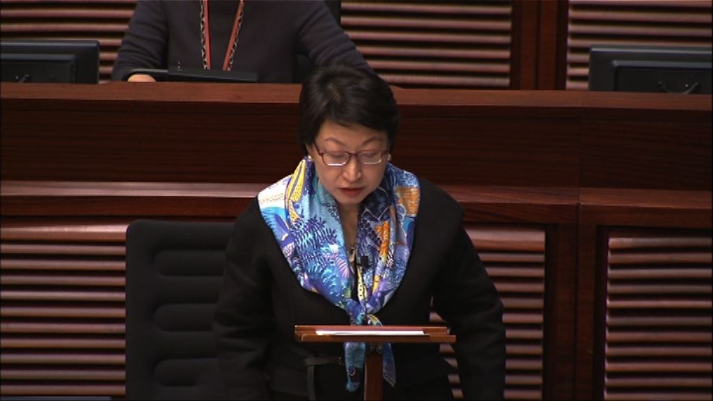 鄭若驊首赴立法會　民主派促下台