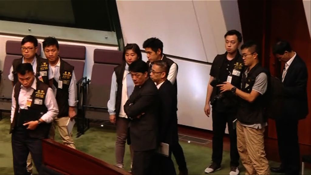 立法會保安受傷　警方晚上到立法會搜證