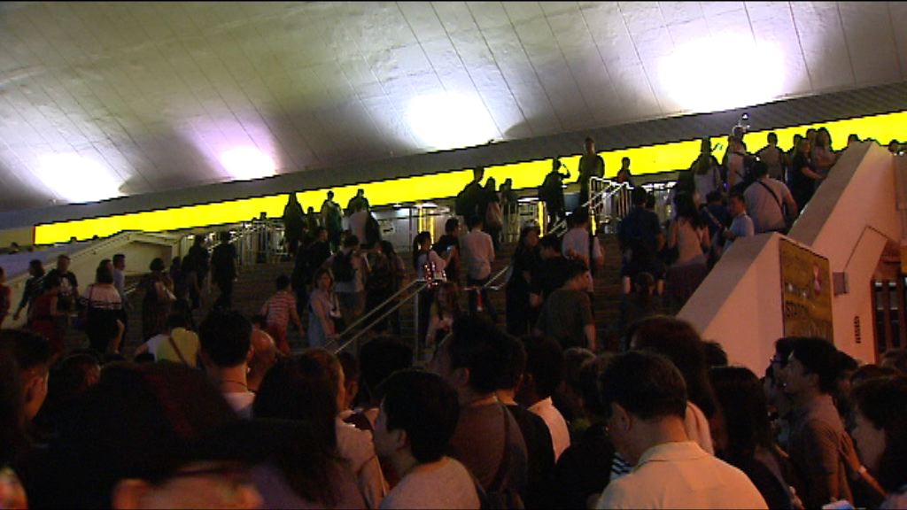 康文署正檢視將「炒黃牛」刑事化