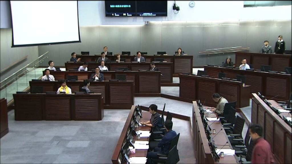 工務小組否決梁國雄休會動議