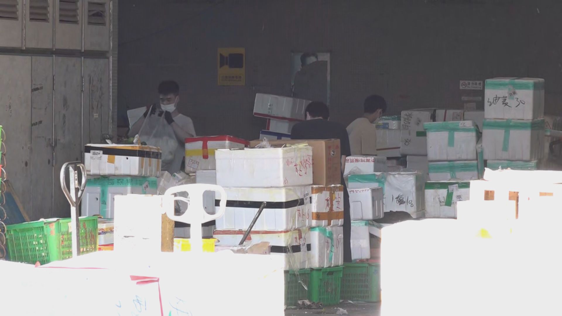 警方掃蕩長沙灣批發市場非法活動拘26人