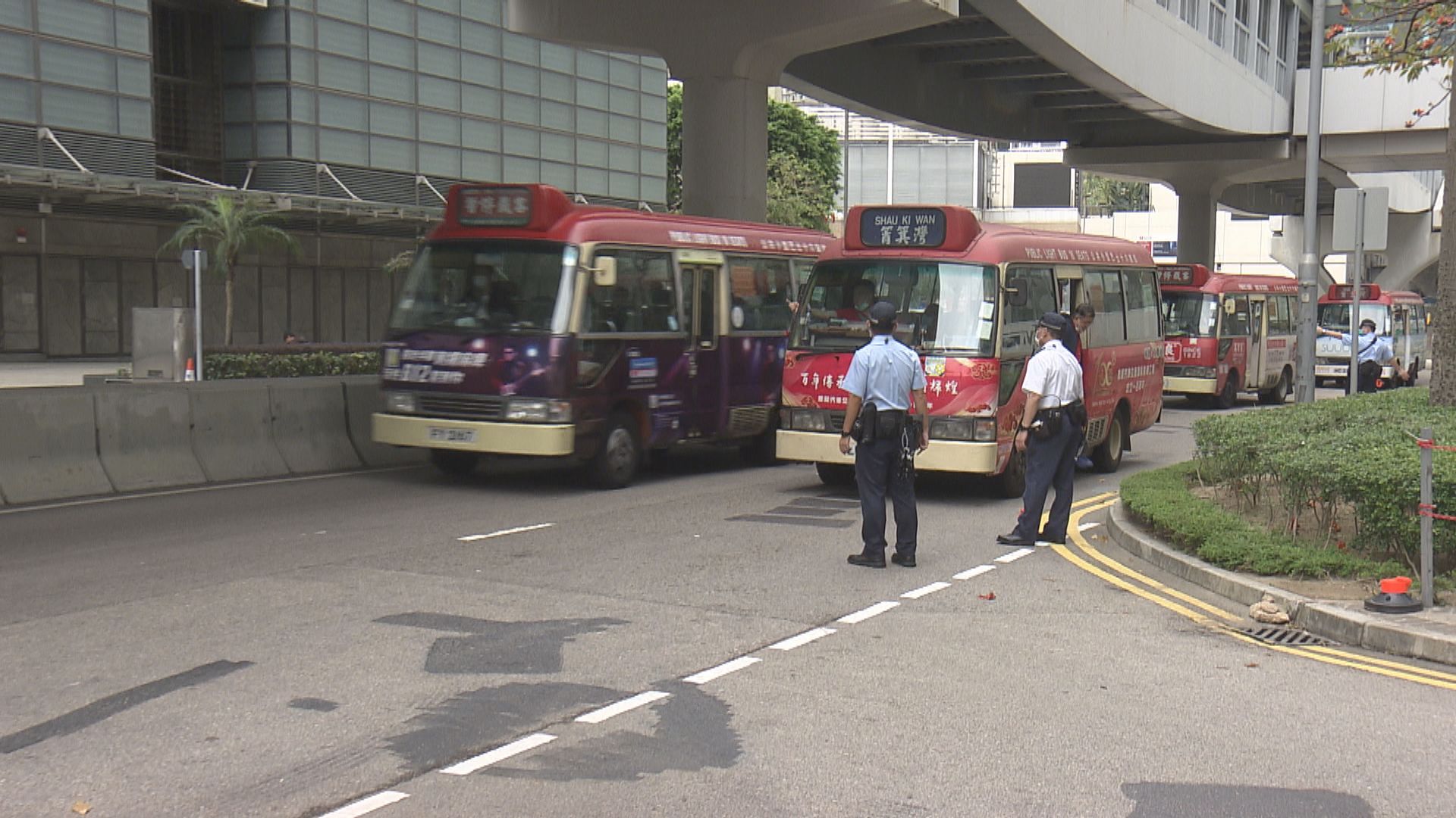 據悉政府擬就建造業及運輸業輸入逾萬外勞 工會表明反對