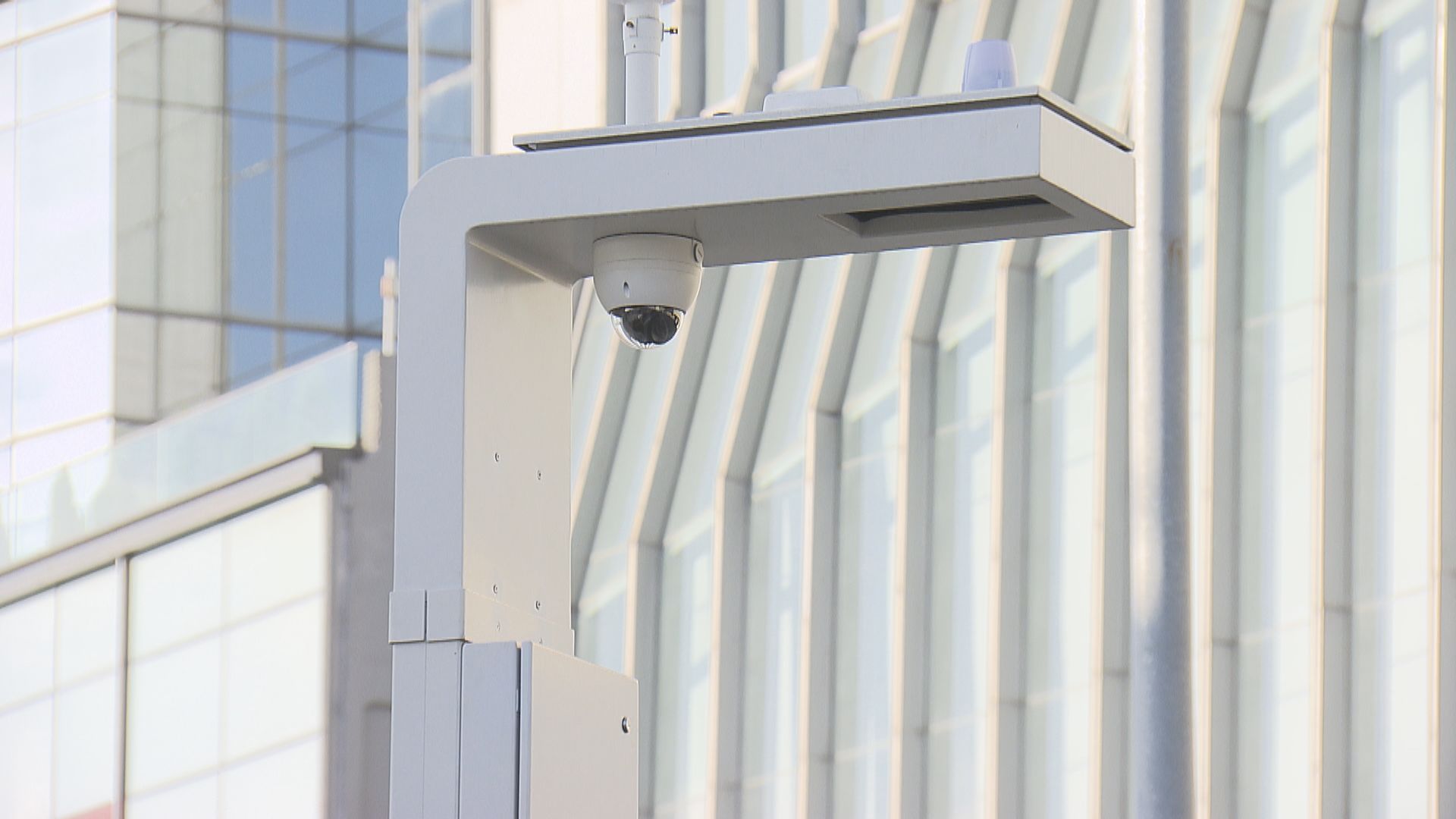 智慧燈柱諮詢委員會同意棄攝影機改用其他裝置