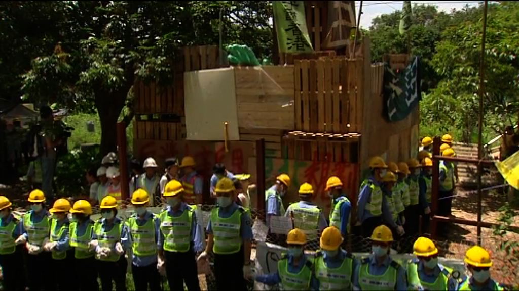 恒基派員圍封馬屎埔農地