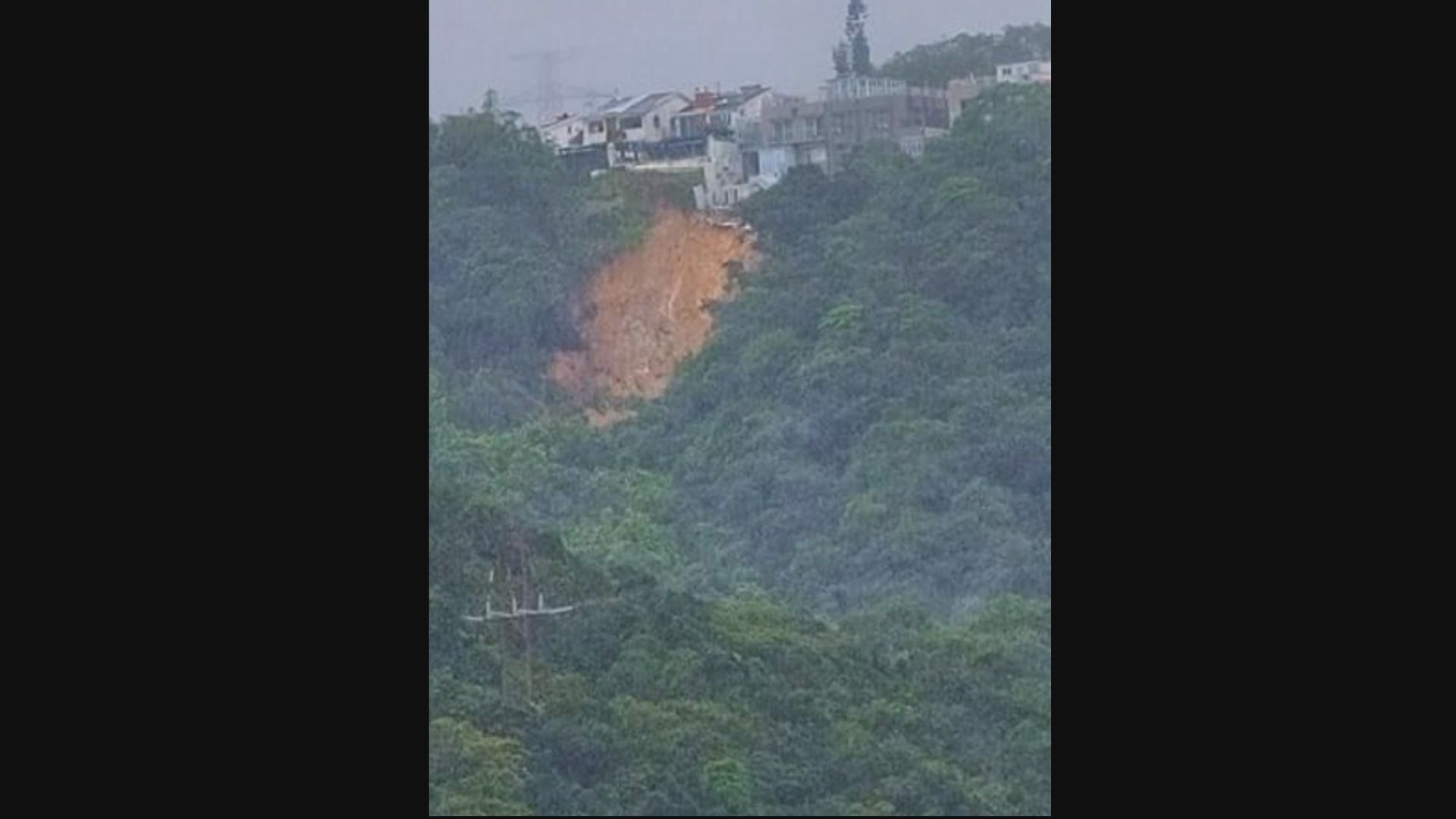 西貢甘澍路獨立屋對落山坡山泥傾瀉